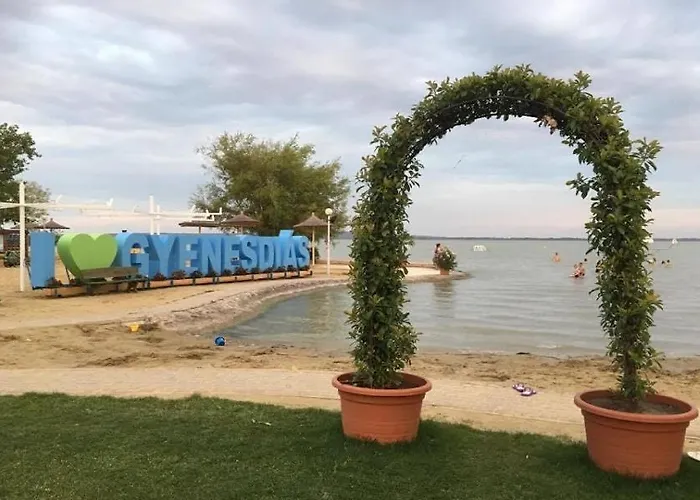 Emese צ'רסגטומאי